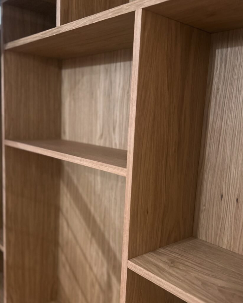 Bibliothèque en chêne de fil — Atelier Löwe — photo 4