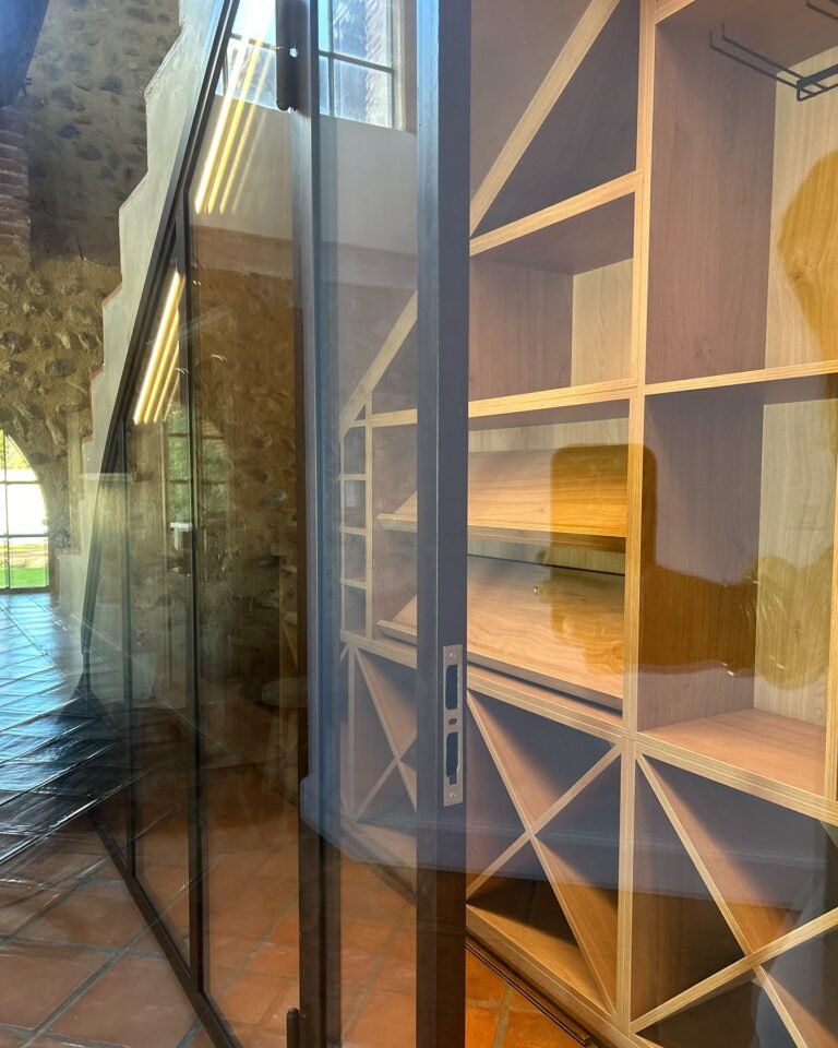 Cave à vins à Bages — Atelier Löwe