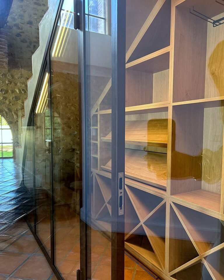 Cave à vins à Bages — Atelier Löwe