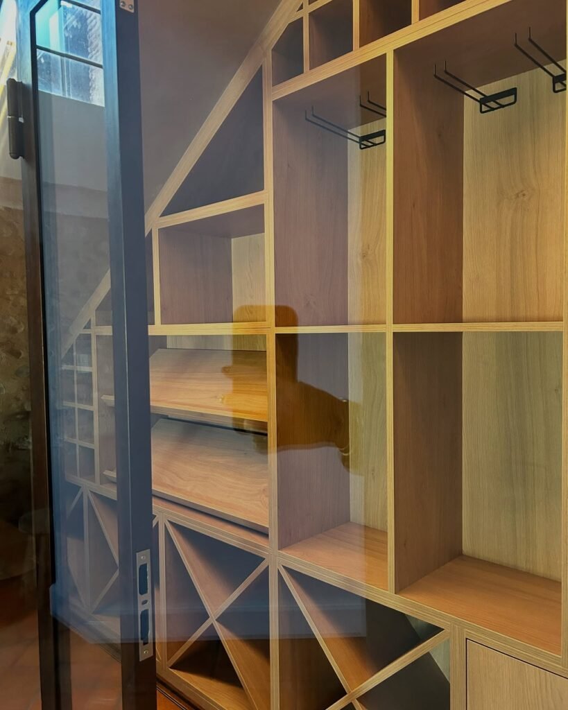 Cave à vins à Bages — Atelier Löwe — photo 2
