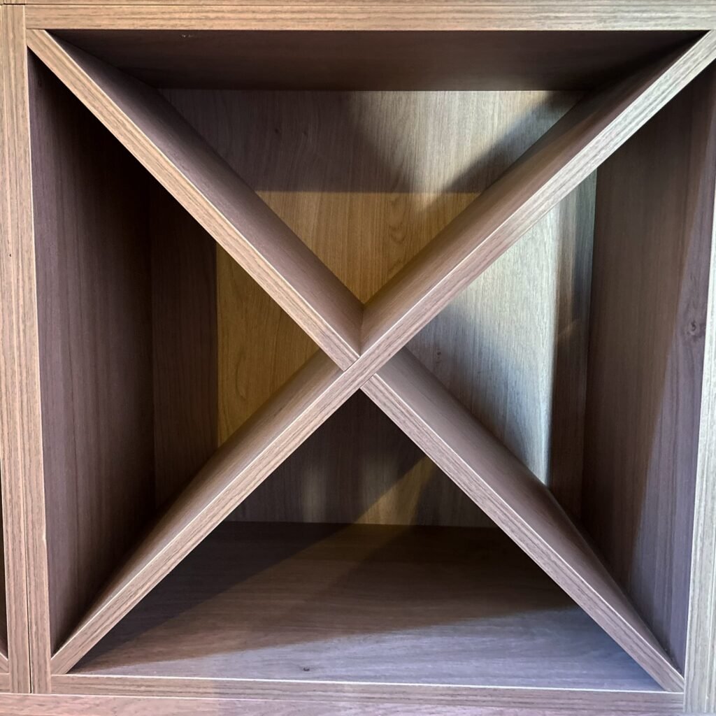Cave en mélaminé chêne — Atelier Löwe — photo 2