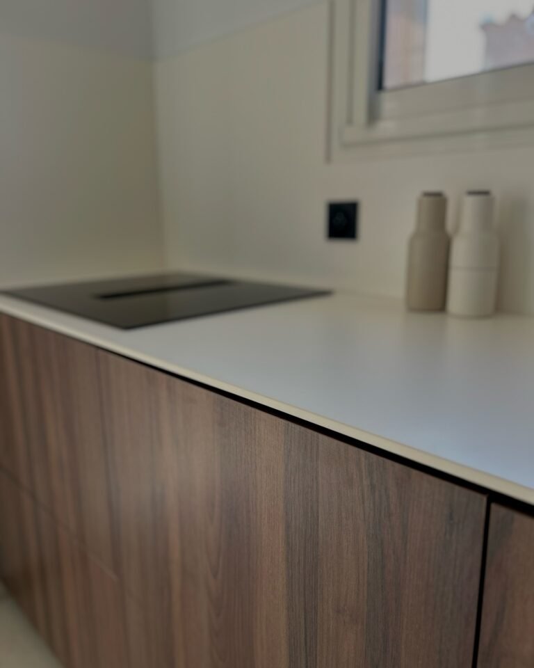 Cuisine noyer et compact — Atelier Löwe