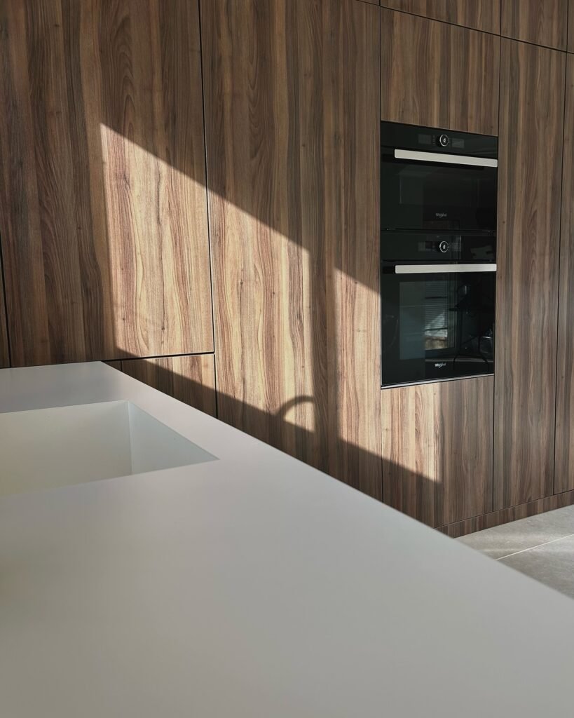 Cuisine noyer et compact — Atelier Löwe — photo 4