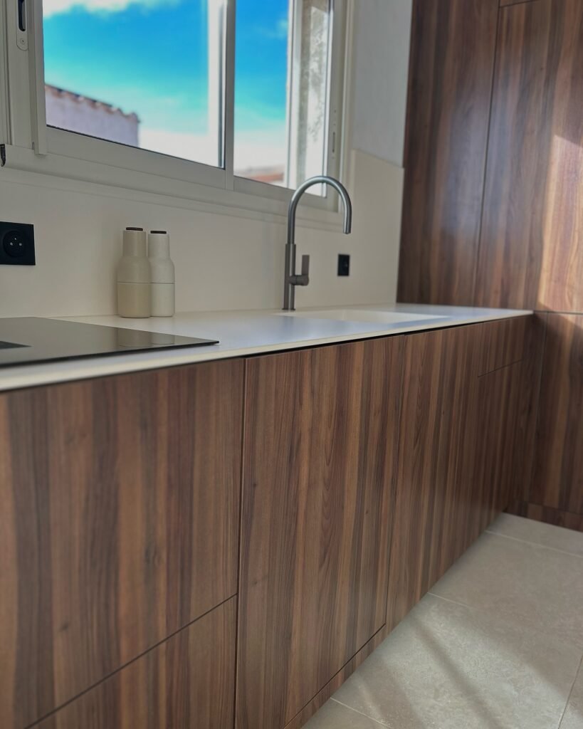 Cuisine noyer et compact — Atelier Löwe — photo 7