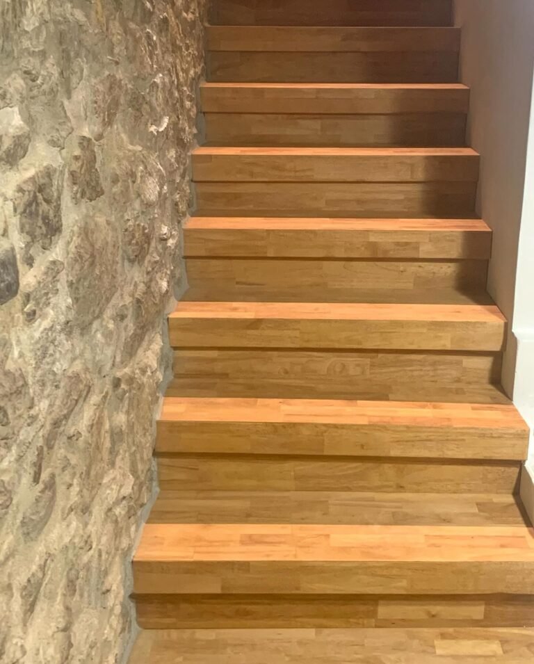 Escalier en hévéa — Atelier Löwe
