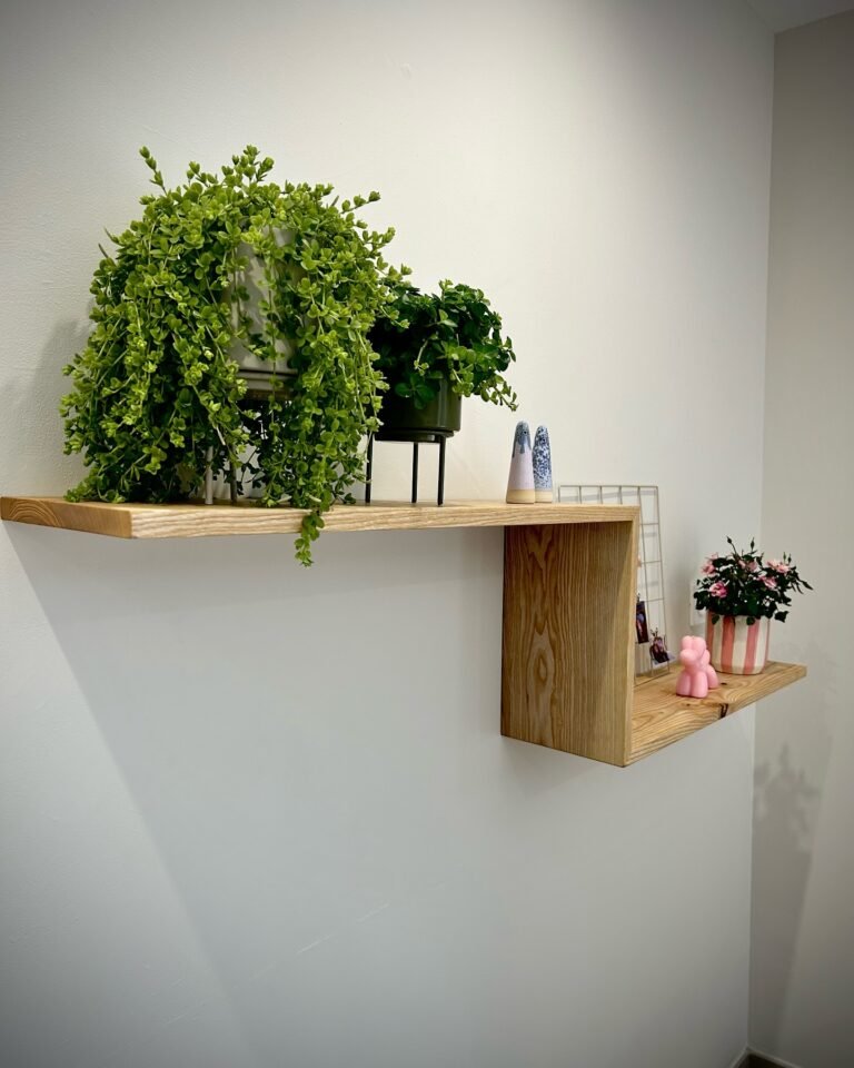 Étagères en frêne massif — Atelier Löwe