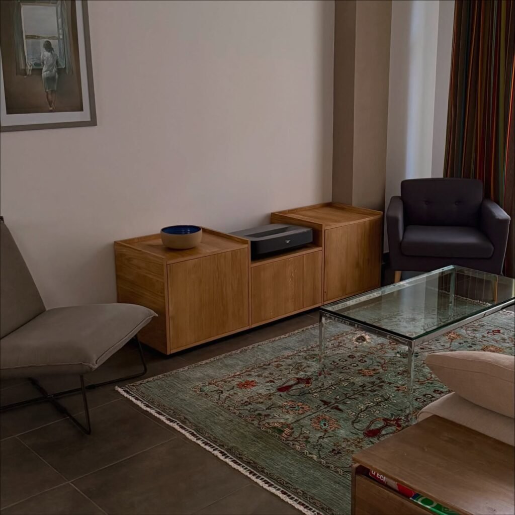 Meuble vidéoprojecteur en chêne massif — photo 1