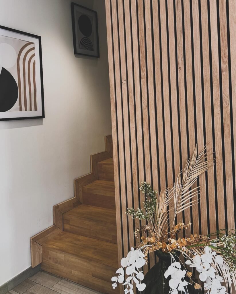Mur en tasseaux et escalier — Atelier Löwe — photo 2