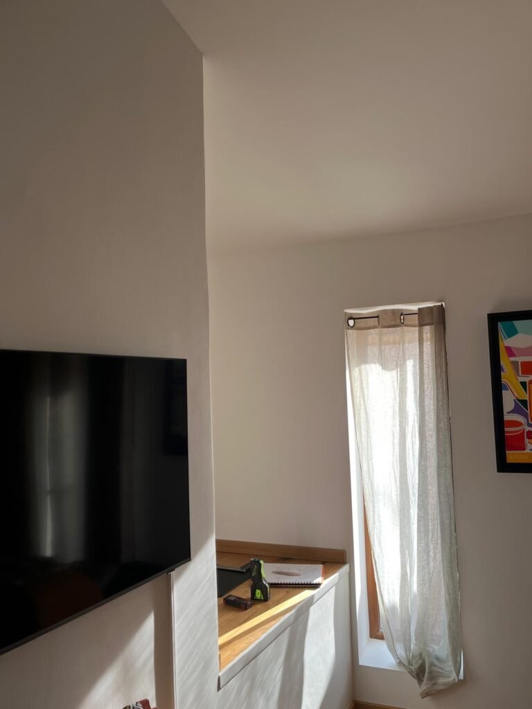 Mur en tasseaux de bois avec porte dérobée — photo 5