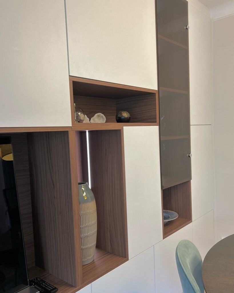 Mur multifonction avec télévision intégrée — photo 5