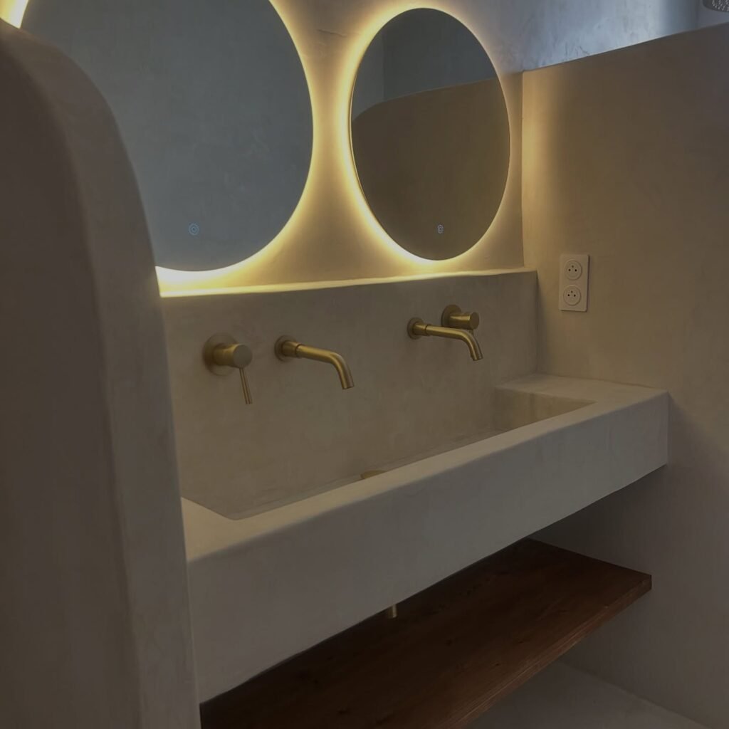 Salle de bain béton et bois massif — Atelier Löwe — photo 1