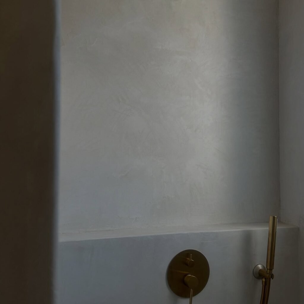 Salle de bain béton et bois massif — Atelier Löwe — photo 4