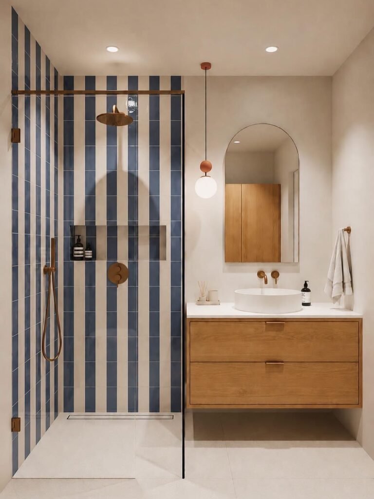 Salle de bain en chêne avec finitions laiton