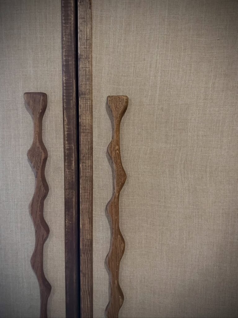 Placards de salle de bain en chêne massif et toile de lin — photo 4