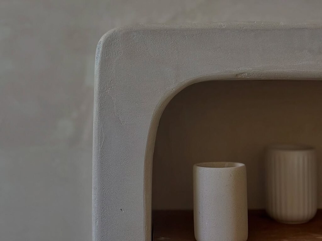 Salle de bain aux formes courbes en béton ciré — photo 7